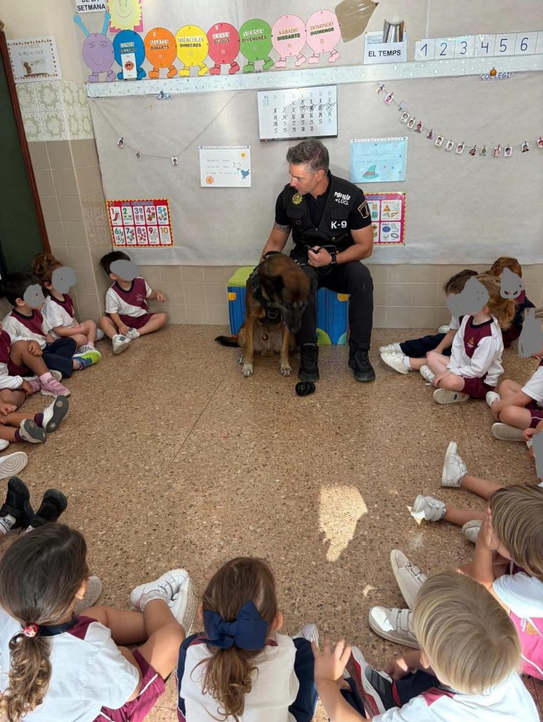 La Unidad Canina de la Policía Local acerca su trabajo a los escolares de Benidorm