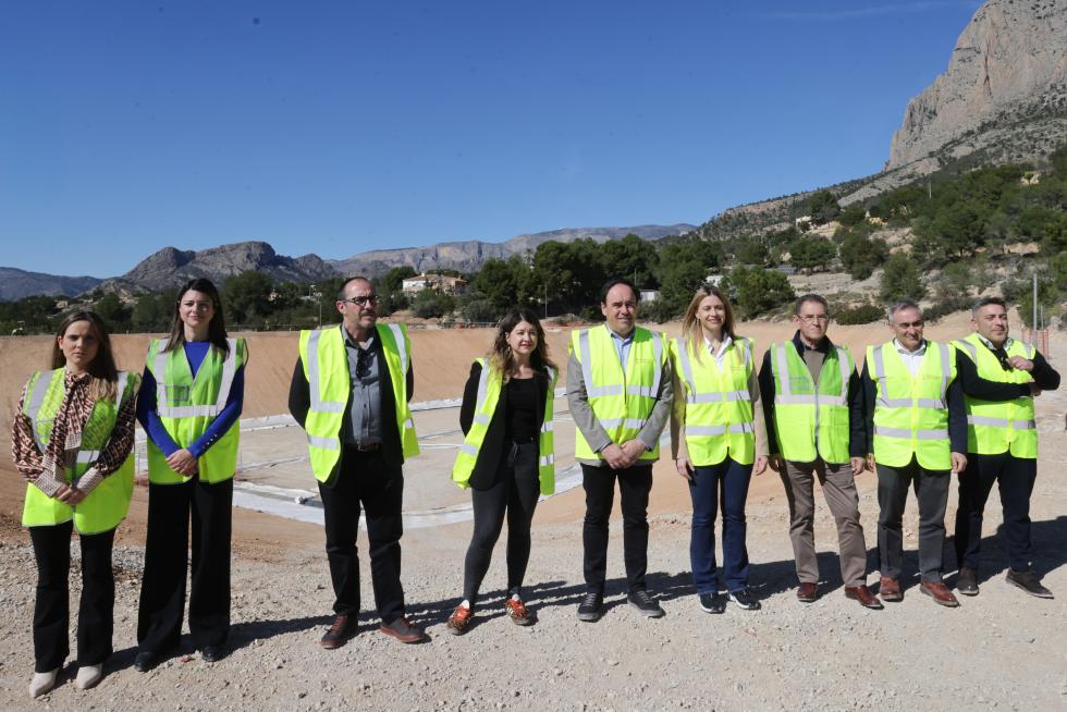 El president de la Generalitat visita Finestrat para supervisar las obras de modernización de la balsa de riego de l’Alhambra