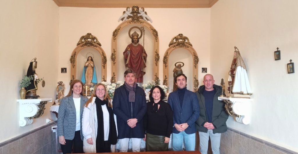 Villajoyosa mantiene viva la tradición de San Blas reuniendo a cientos de vecinos en la ermita del Paradís 1