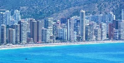 San Valentín dispara las reservas hoteleras al 83% en la Comunitat Valenciana y Benidorm roza el lleno