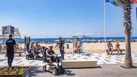 Benidorm avisa: nuevas inspecciones y sanciones por el uso de sillas eléctricas en la calle
