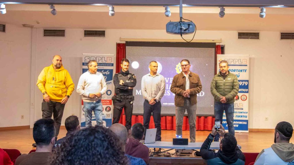 Policía Local de Benidorm refuerza la formación para actuar con menores en su 182 aniversario