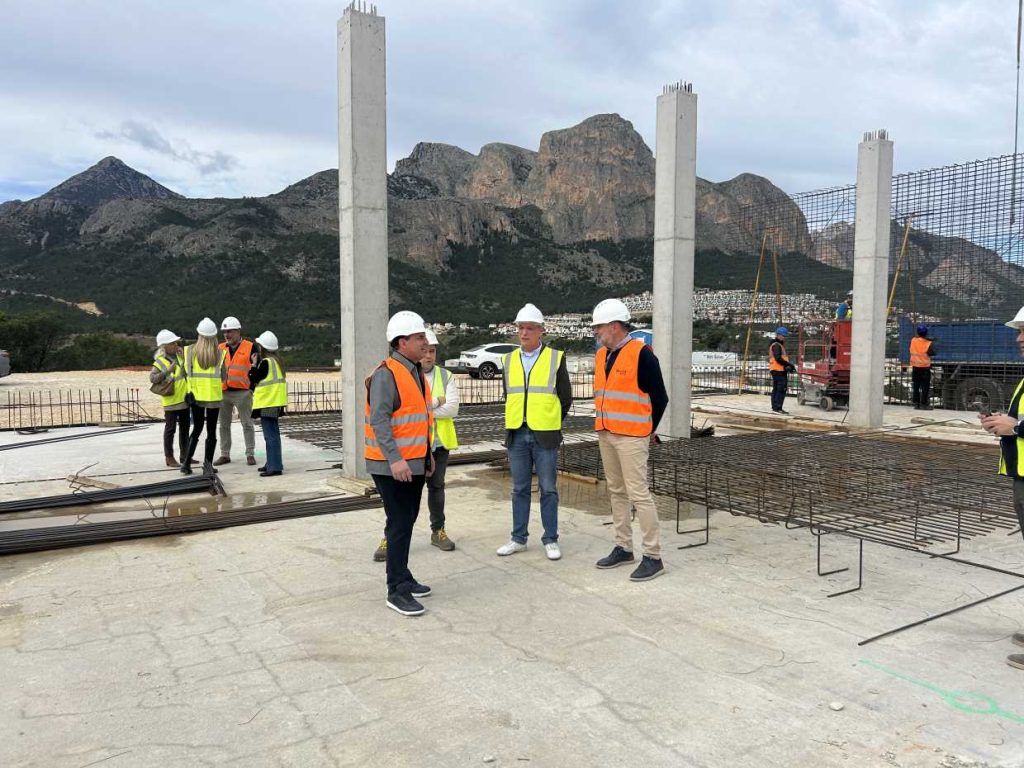 El nuevo depósito de Agua de La Nucía es rectangular de hormigón armado y constará de 2 vasos independientes de 3.500 m3 cada uno, con lo que tendrá una capacidad total del depósito es de 7.000 m3