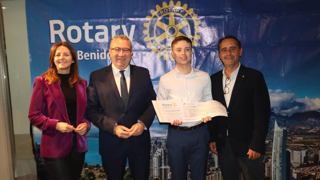 Álvaro Parra Ivars, estudiante de Altea con un 13,7 en la PAU, gana el Premio Isidro Cortina al mejor expediente de la Marina Baixa