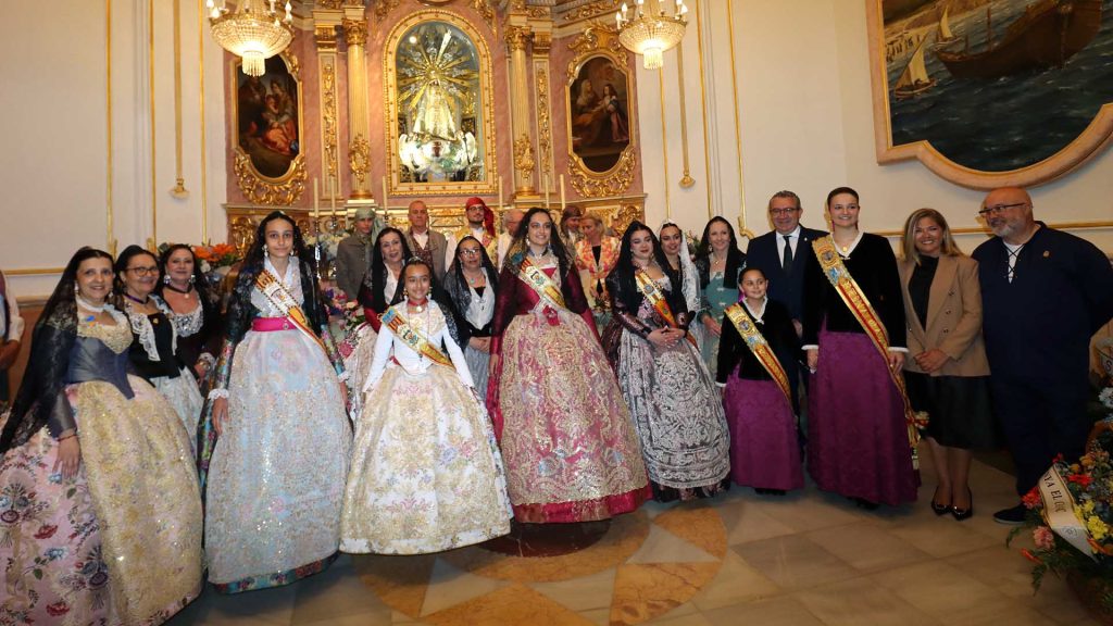 Las Fallas de Benidorm ofrendan a la Mare de Déu del Sofratge en el preludio del día grande de San José