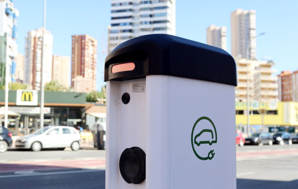 Benidorm instalará nuevos puntos de recarga para coches eléctricos en la zona de Levante