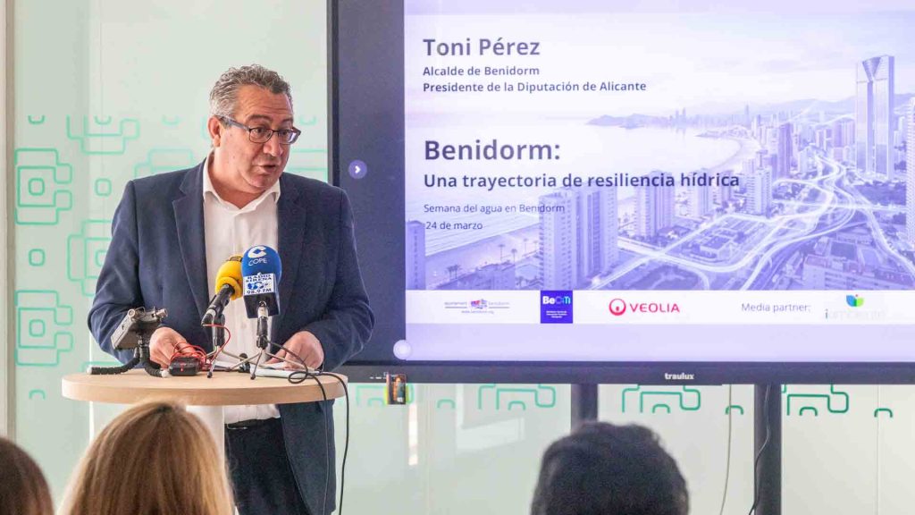 Benidorm huella hídrica, consumo de agua Benidorm, gestión del agua turismo, huella hídrica territorial, sostenibilidad turística Benidorm, ISO 14046 agua, eficiencia hídrica ciudades.