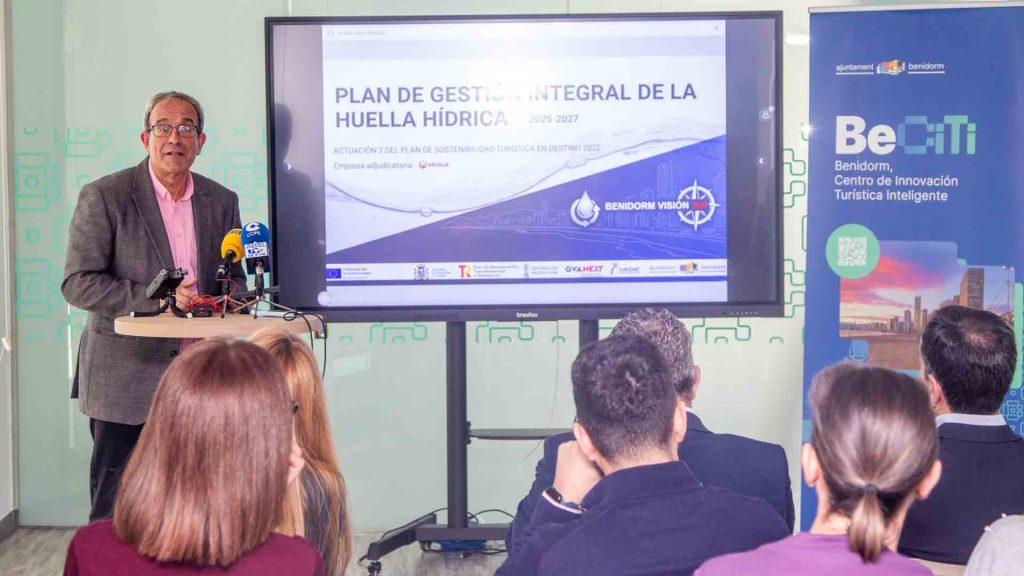 Benidorm huella hídrica, consumo de agua Benidorm, gestión del agua turismo, huella hídrica territorial, sostenibilidad turística Benidorm, ISO 14046 agua, eficiencia hídrica ciudades.