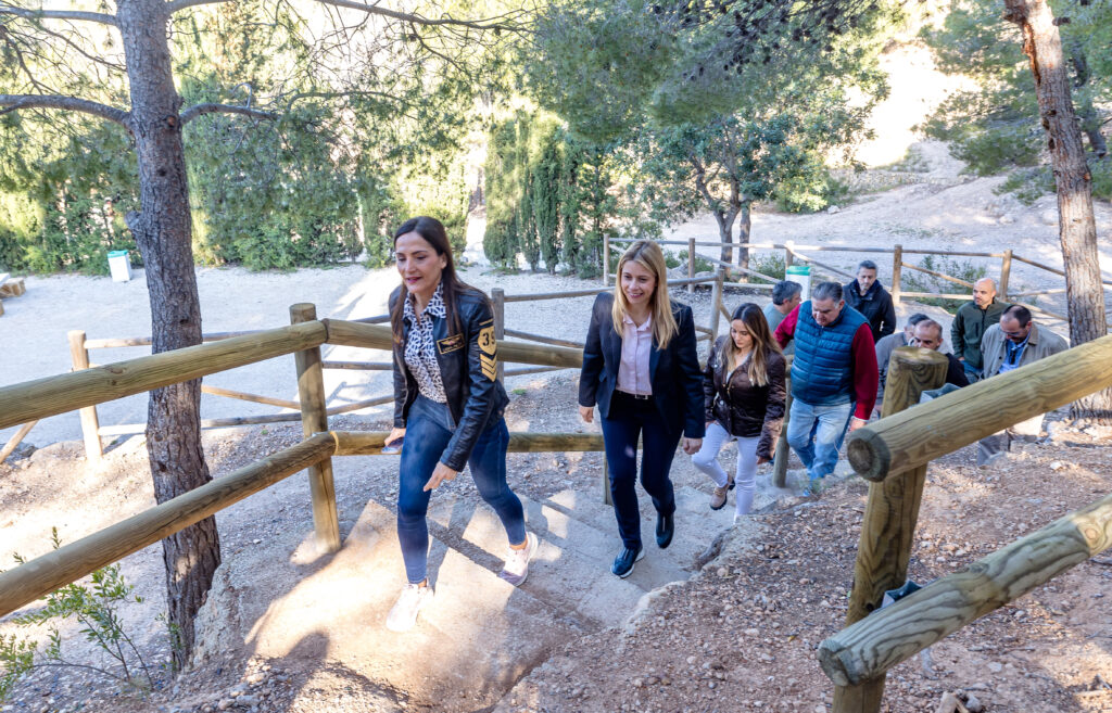 La Conselleria de Medio Ambiente, junto al Ayuntamiento de Finestrat, está ejecutando trabajos de acondicionamiento en el área recreativa de la Font del Molí, ubicada en el entorno del emblemático Puig Campana