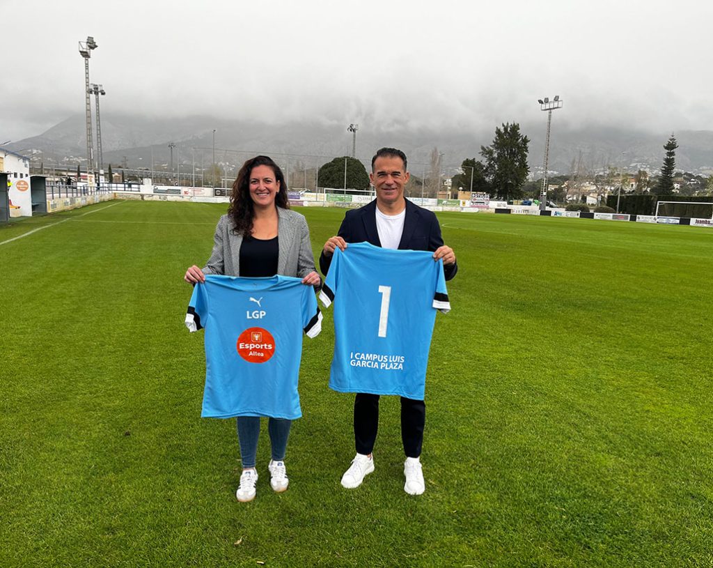 Altea acogerá del 29 de junio al 3 de julio el primer Campus de Fútbol de Luis García Plaza para niños menores de 11 años con entrenamientos, charlas de futbolistas profesionales y actividades deportivas.