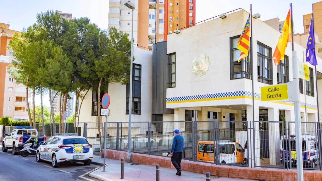 Benidorm refuerza la seguridad y el tráfico por Semana Santa con 50 agentes más en calles y playas