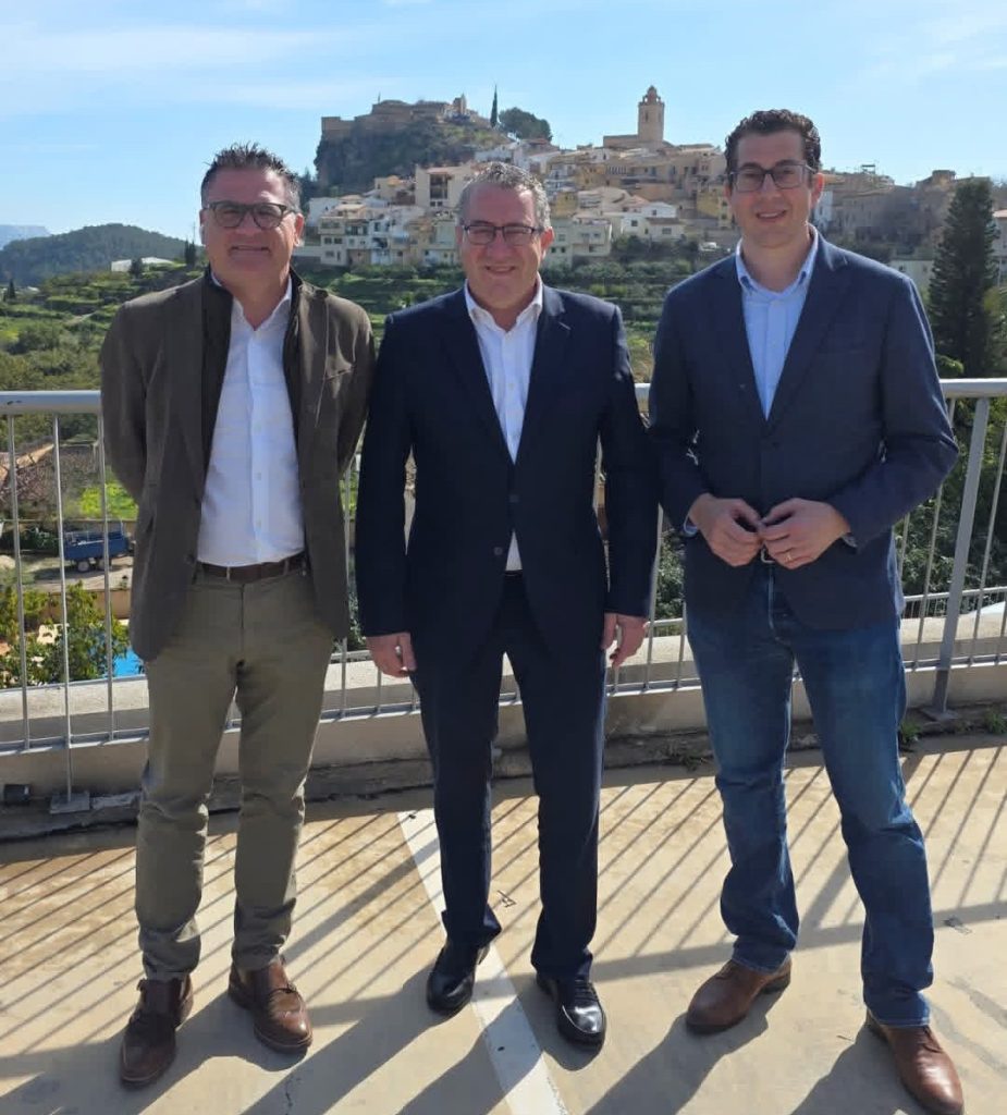 Toni Pérez visita Polop para supervisar las obras de recuperación del Castillo