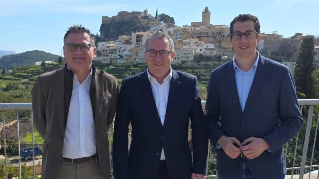 Toni Pérez visita Polop para supervisar las obras de recuperación del Castillo