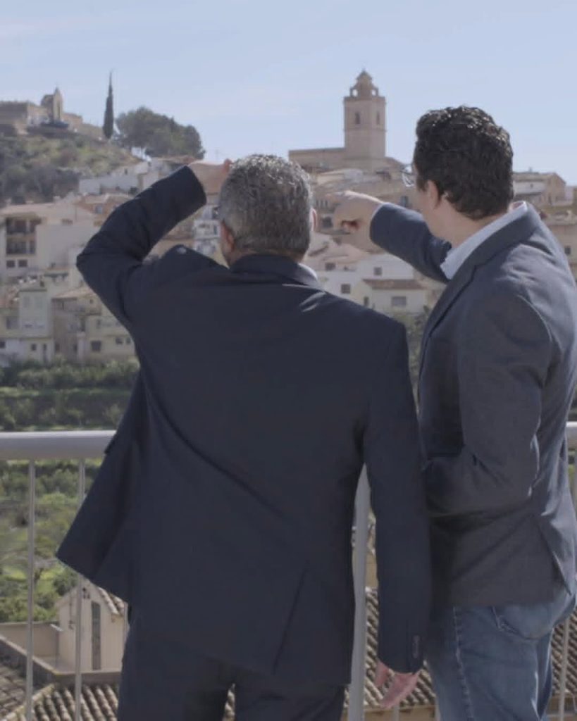 Toni Pérez visita Polop para supervisar las obras de recuperación del Castillo