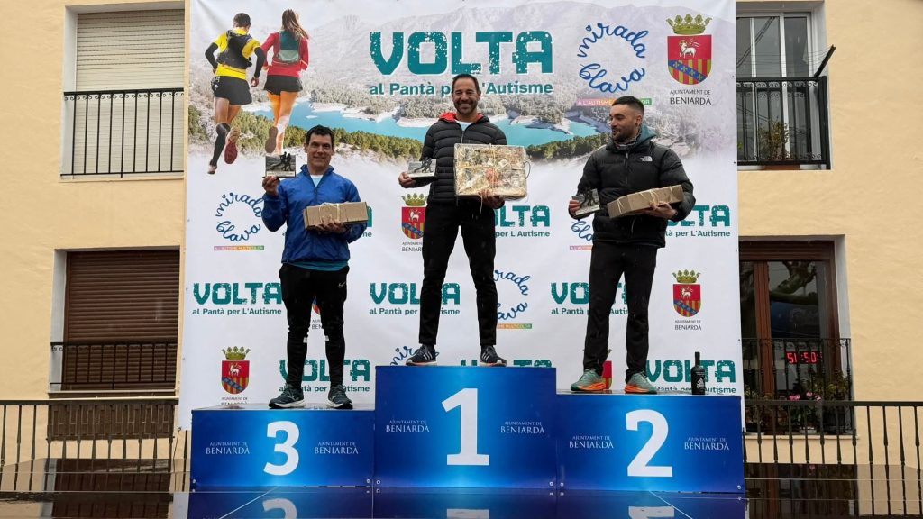 Guadalest , Beniardá y Benimantell se vuelca con el autismo: 210 participantes en la vuelta solidaria al pantano