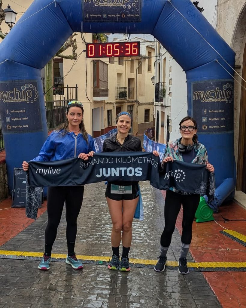 Guadalest , Beniardá y Benimantell se vuelca con el autismo: 210 participantes en la vuelta solidaria al pantano