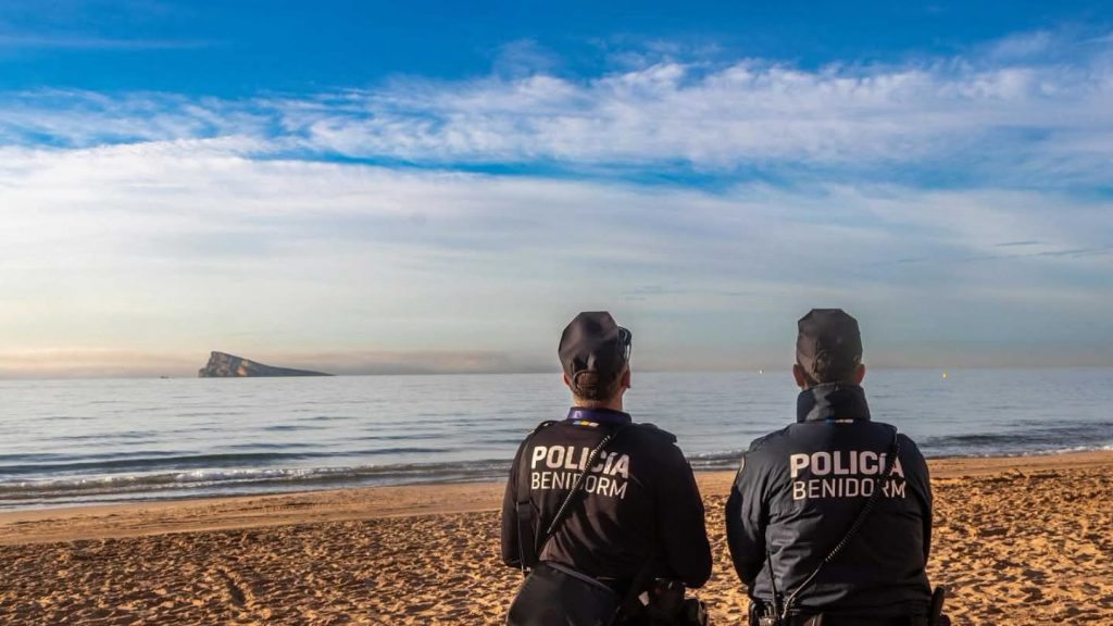 Benidorm refuerza la seguridad y el tráfico por Semana Santa con 50 agentes más en calles y playas