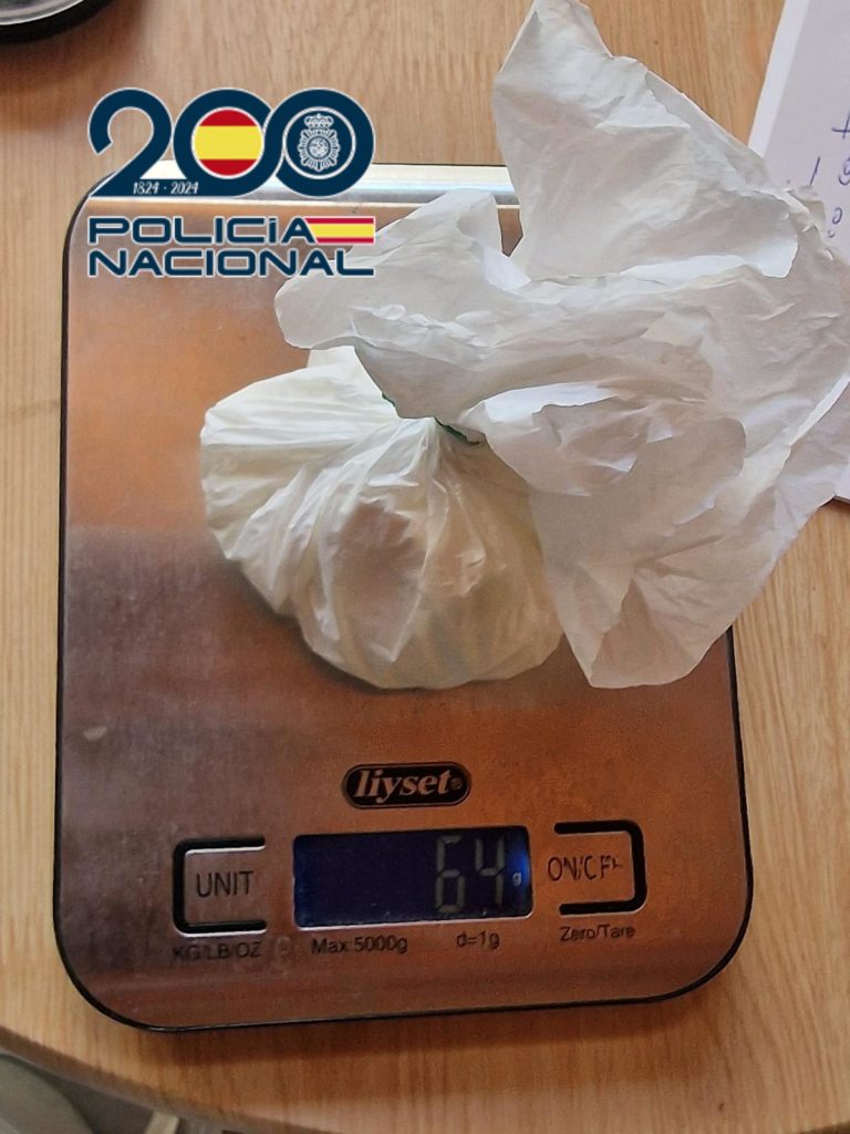 Desmantelado en Benidorm un punto de venta de cocaína que operaba desde un local abierto al público