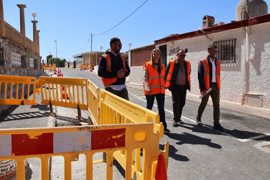 Finestrat sustituye 200 metros de tuberías en La Cala para mejorar la red de agua