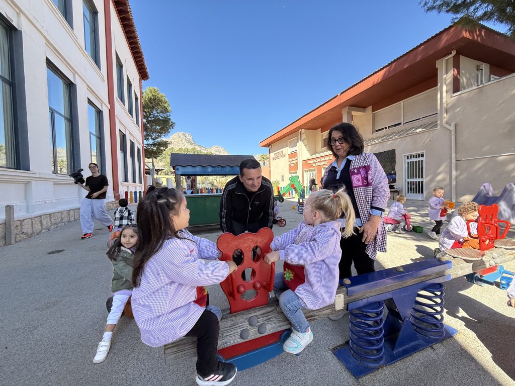 La escuela infantil municipal Escola Infantil Municipal El Bressol ampliará su oferta educativa para el curso 2026-2027 con 12 aulas y 179 plazas para niños de 0 a 3 años. El Ayuntamiento de La Nucía abrirá el plazo de solicitud el próximo 27 de abril, incorporando nuevas clases para atender la creciente demanda de las familias del municipio.