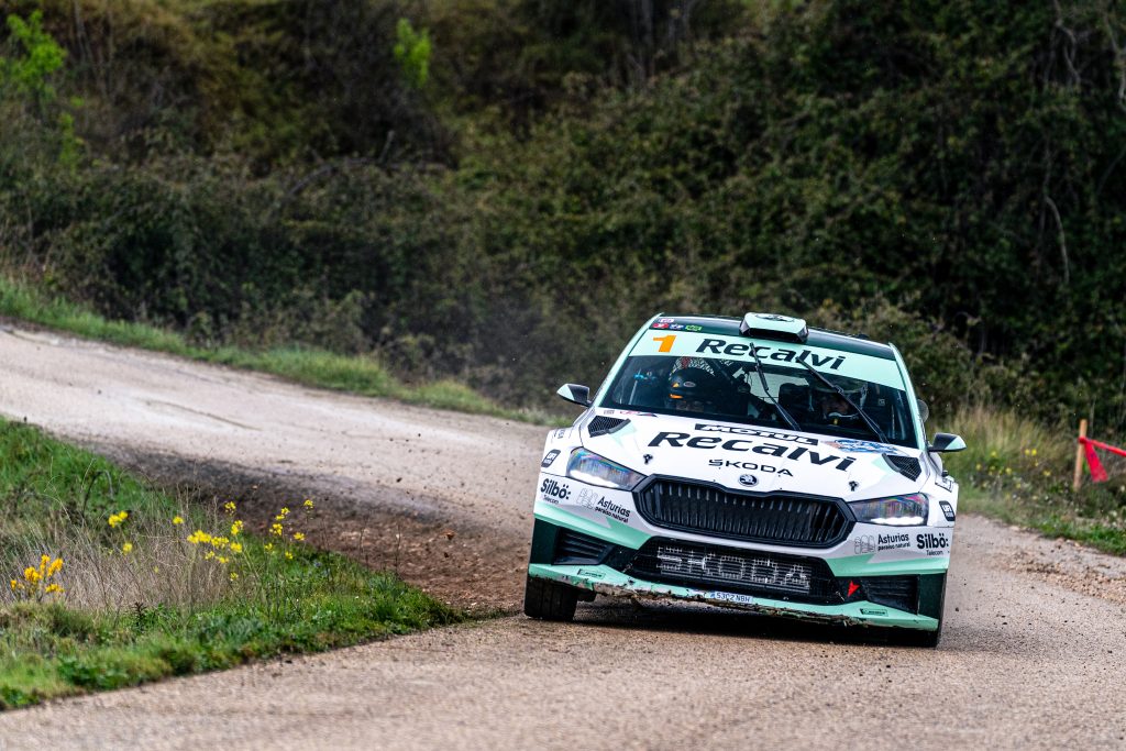 “Cohete” Suárez gana el 32º Rallye de La Nucía tras un final de infarto y abre con victoria el S-CER 2026