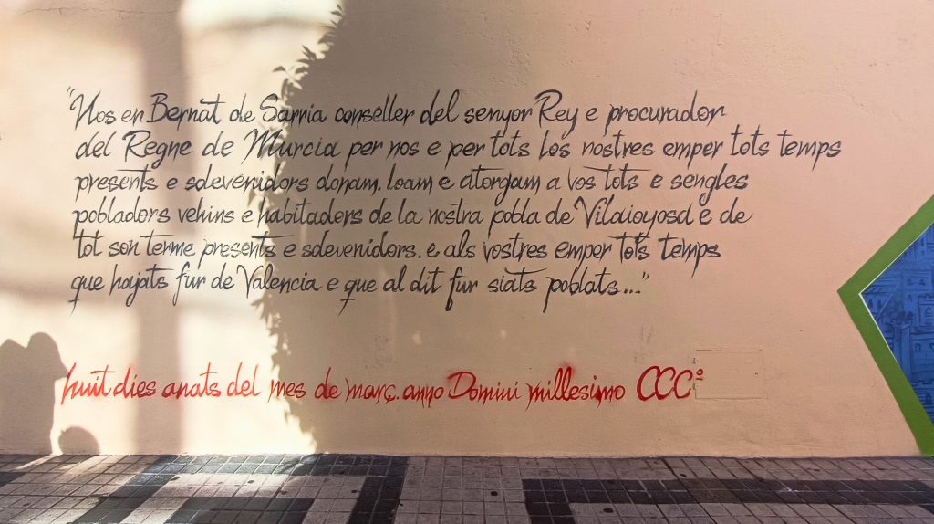 Villajoyosa conmemora el 725 aniversario de su fundación con un mural histórico en el Chalé Centella