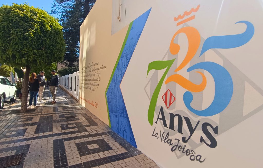 Villajoyosa conmemora el 725 aniversario de su fundación con un mural histórico en el Chalé Centella