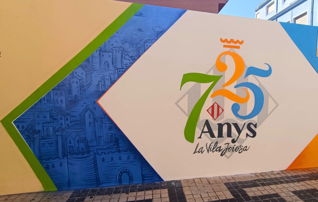 Villajoyosa conmemora el 725 aniversario de su fundación con un mural histórico en el Chalé Centella