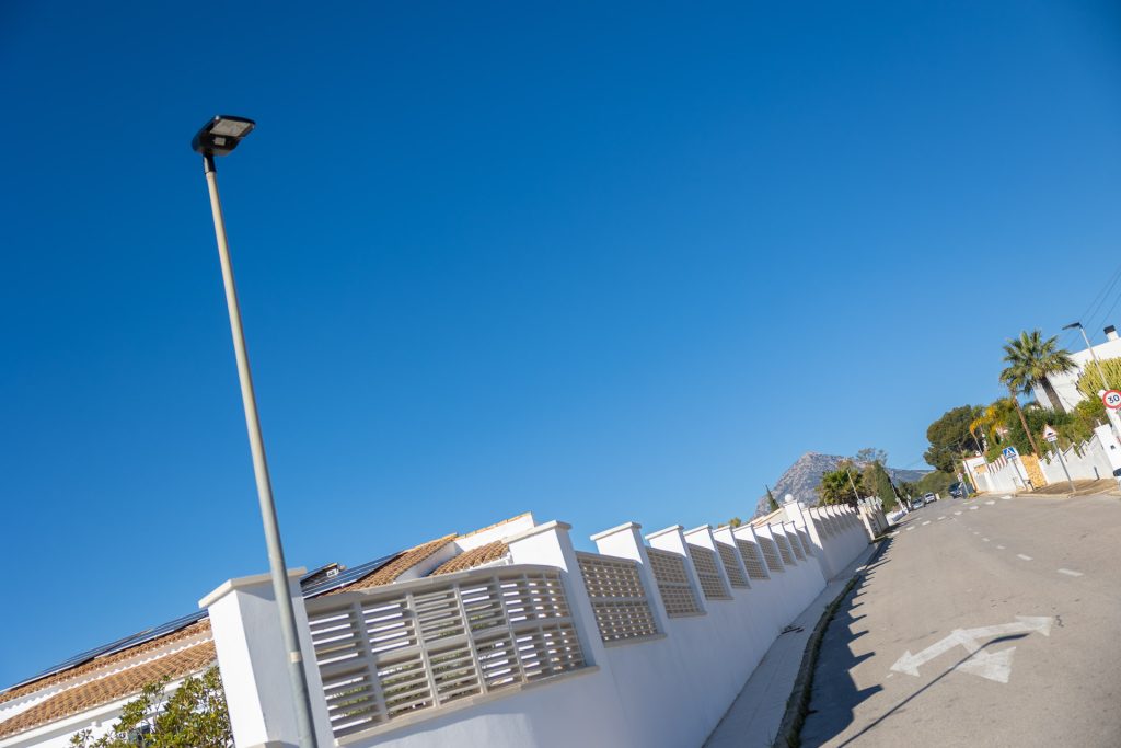 L’Alfàs del Pi moderniza el alumbrado de Foia Blanca con 132 farolas LED financiadas por fondos europeos
