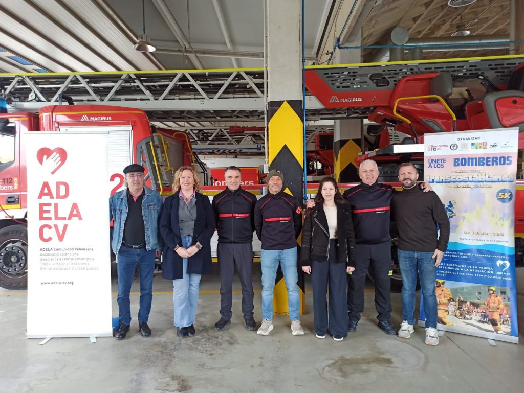 Benidorm presenta la carrera solidaria de bomberos a favor de las personas afectadas por ELA