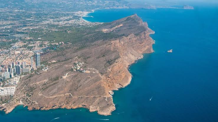 Benidorm logra el aval judicial para incorporar el suelo del APR7 de Serra Gelada al patrimonio municipal