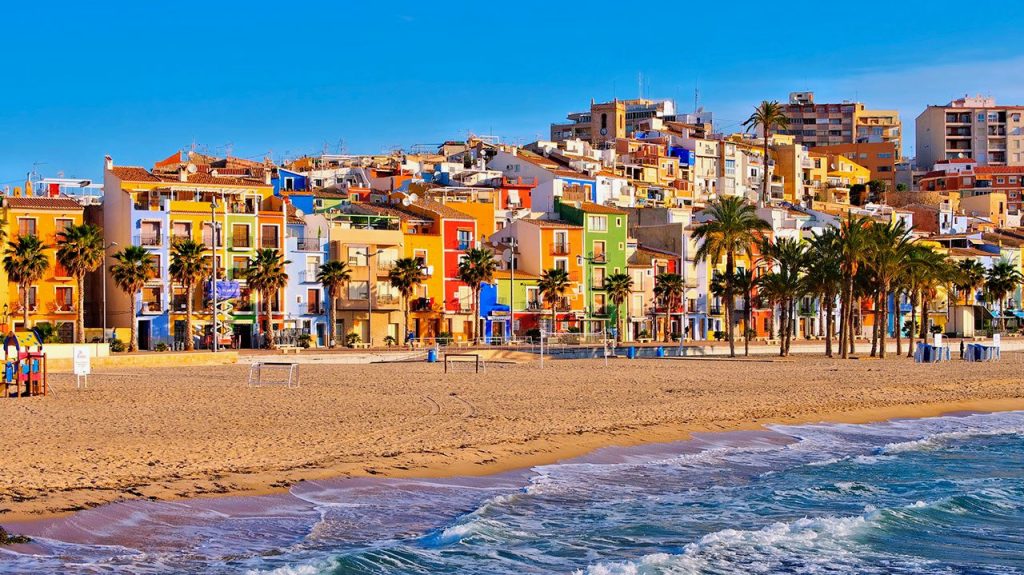 Rosa Llorca se reúne con vecinos del casco histórico y la playa Centro de Villajoyosa para recoger sus propuestas
