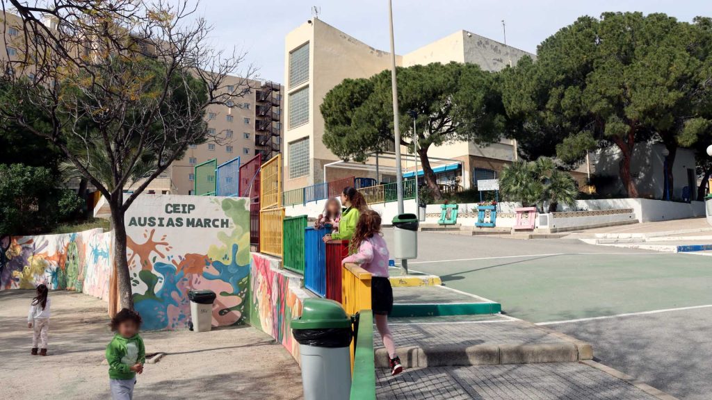 Benidorm invertirá 2,6 millones en la reforma integral del colegio Ausiàs March con climatización, placas solares y mejoras