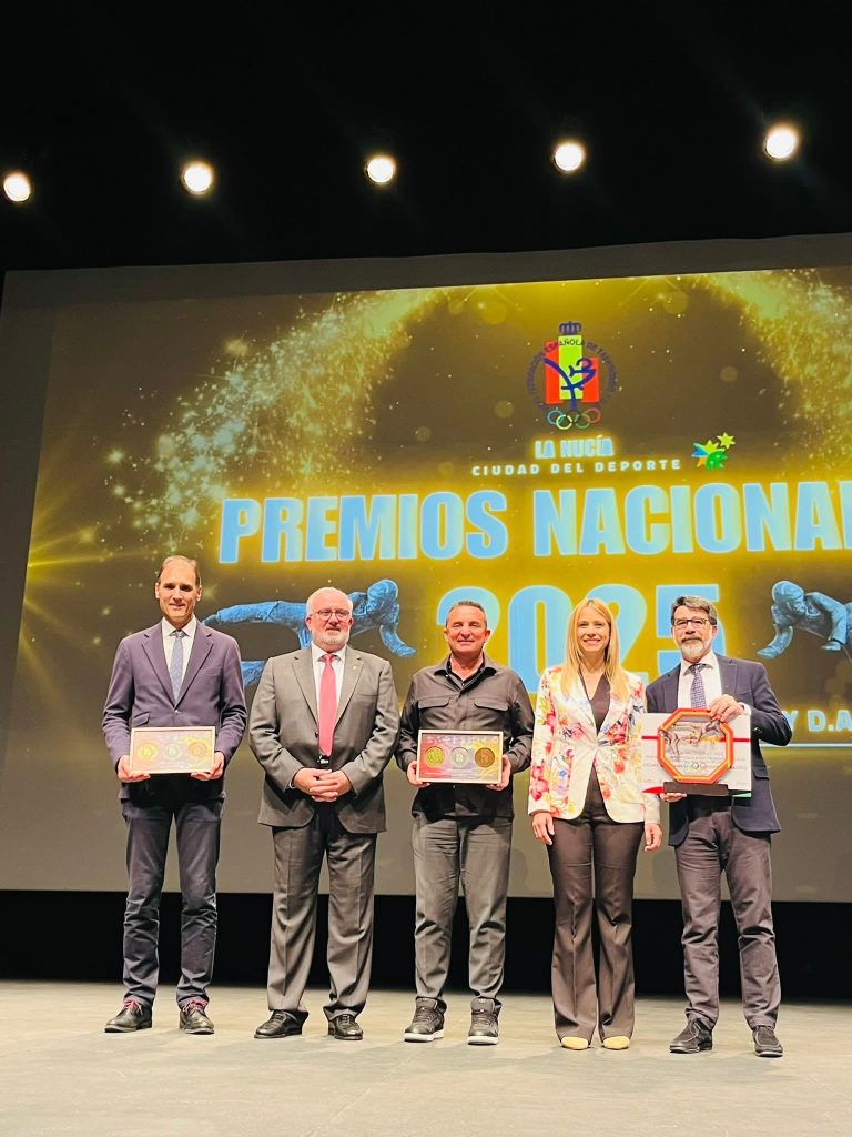 Violeta Díaz y Juan José González, del Club de Taekwondo y Hapkido de Finestrat, premiados en la Gala Nacional del Taekwondo Español 2
