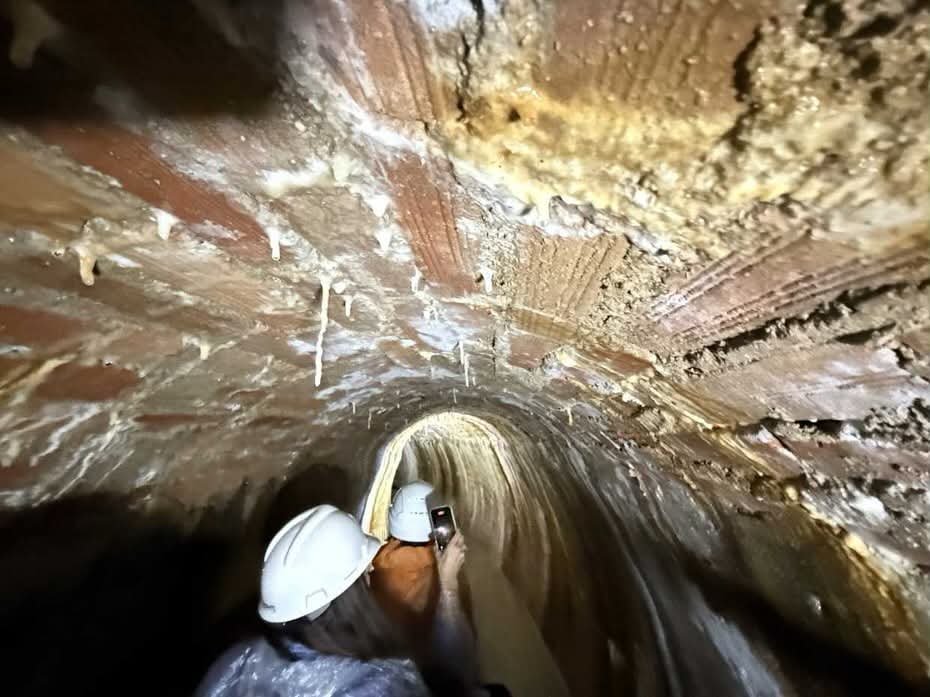 Cinco artistas visitan la Galería Subterránea de La Nucía para su museización dentro del proyecto europeo de la Ruta del Agua
