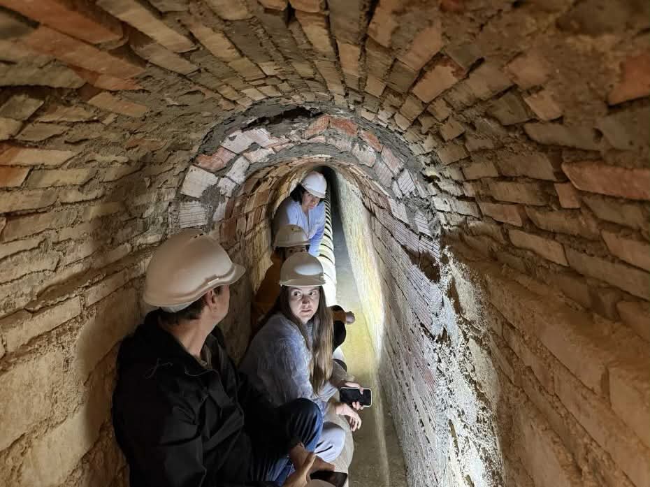 Cinco artistas visitan la Galería Subterránea de La Nucía para su museización dentro del proyecto europeo de la Ruta del Agua 1