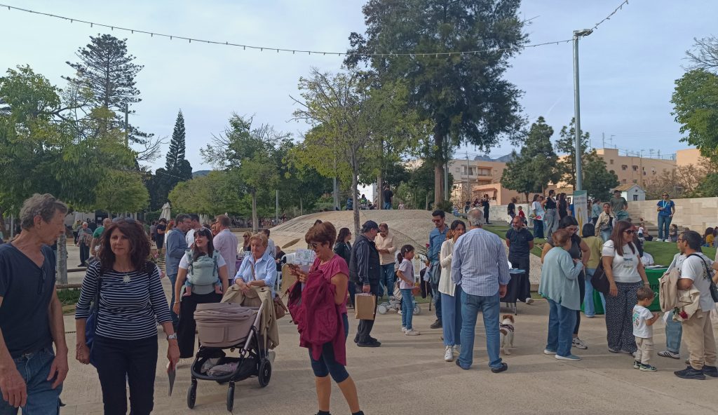 Feria del Libro de Villajoyosa 2026 con público en La Barbera dels Aragonés