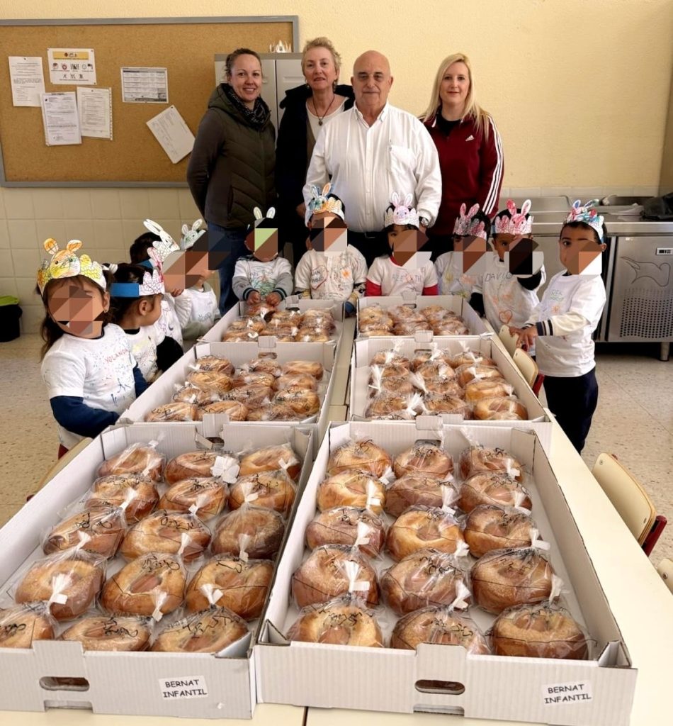 Callosa d’en Sarrià reparte 1.000 monas de Pascua a escolares y mayores antes de Semana Santa