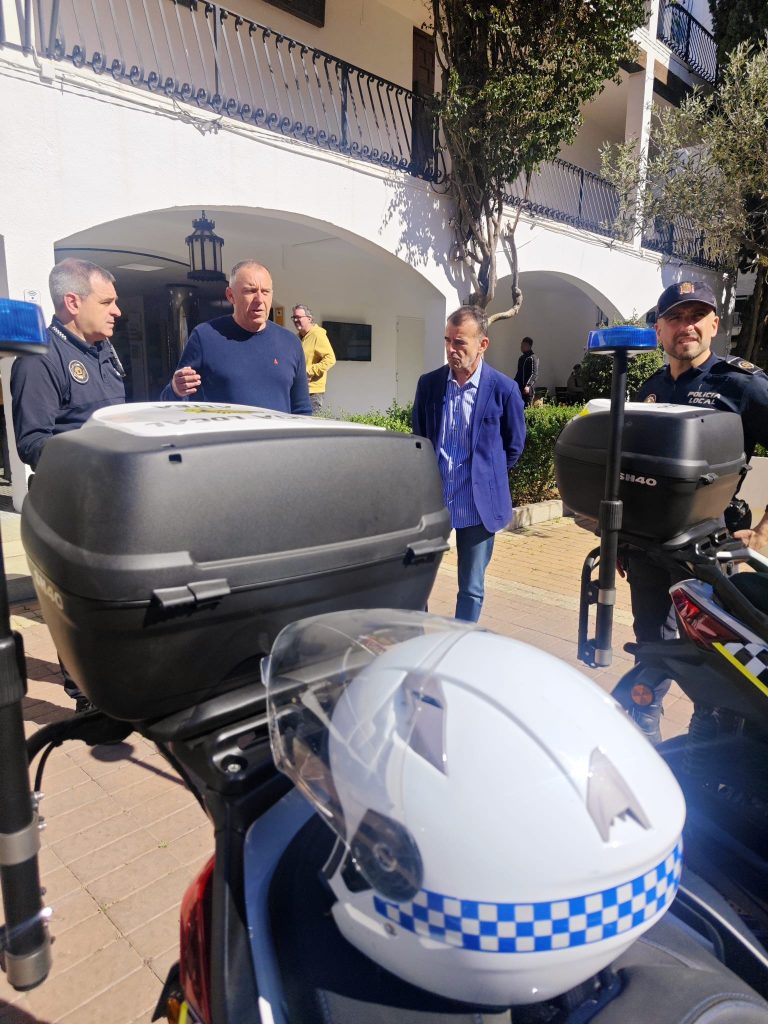 Altea refuerza la seguridad incorporando seis nuevas motocicletas para la policía Local