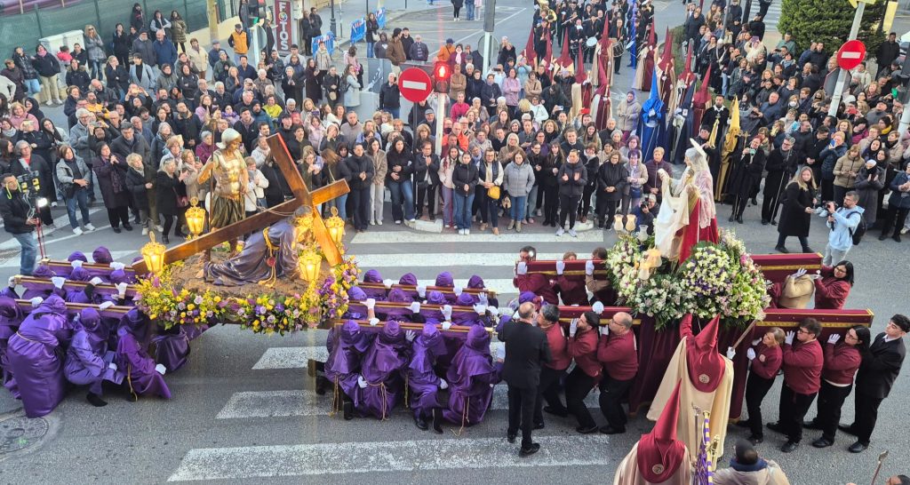 Villajoyosa vive uno de los momentos más emocionantes del Viernes Santo con el Encuentro entre la Verónica y Jesús Nazareno