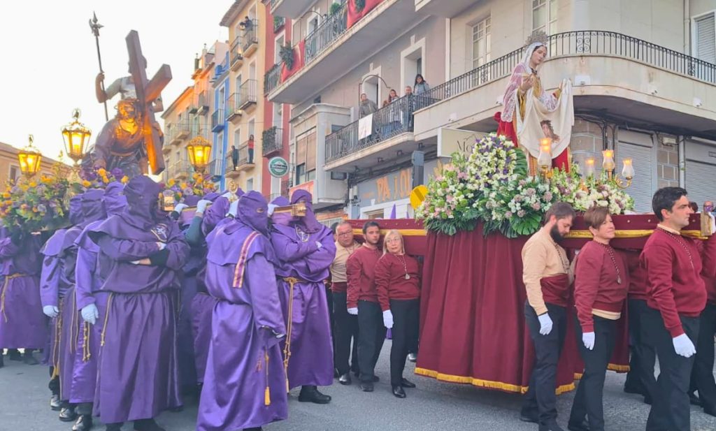 Villajoyosa vive uno de los momentos más emocionantes del Viernes Santo con el Encuentro entre la Verónica y Jesús Nazareno 1