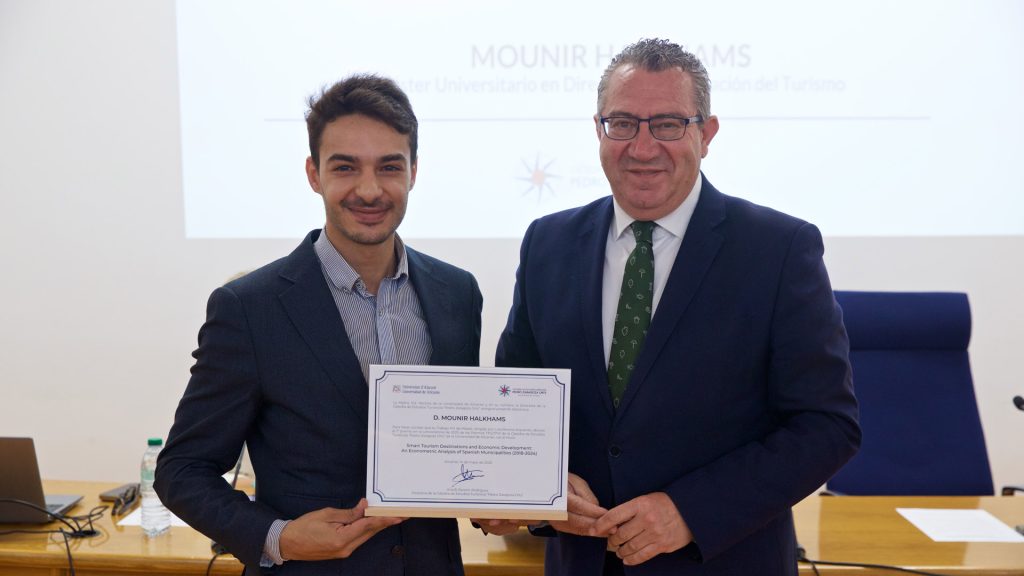 La Cátedra Pedro Zaragoza premia estudios sobre competitividad turística y destinos inteligentes vinculados al desarrollo económico
