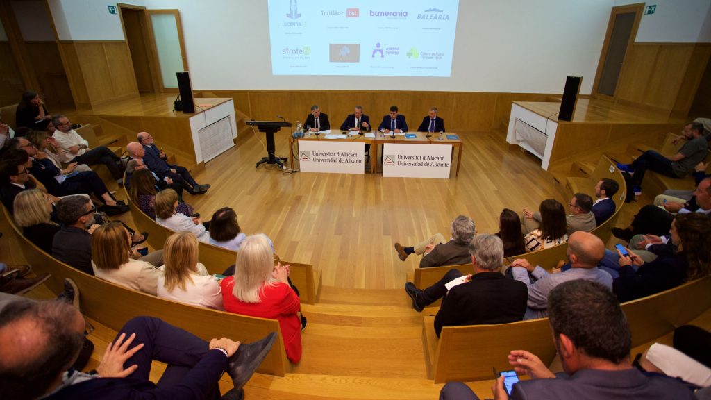 La Cátedra Pedro Zaragoza premia estudios sobre competitividad turística y destinos inteligentes vinculados al desarrollo económico
