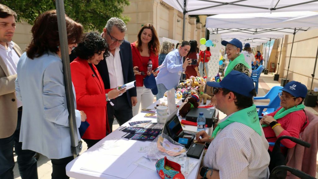 Familias y asociaciones de toda la Comunitat celebran en Benidorm el Día Internacional de las Familias