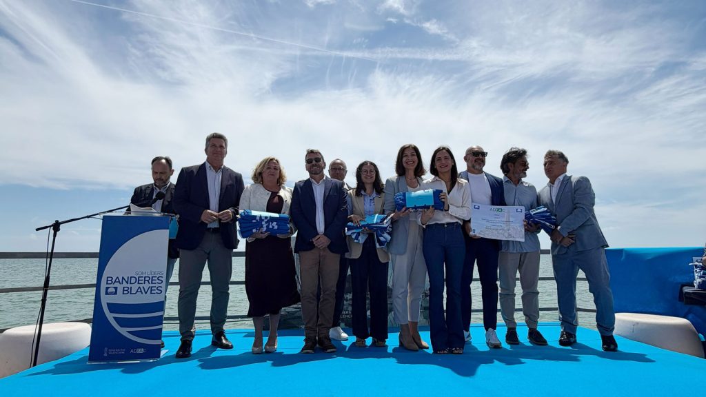 Benidorm revalida las banderas azules para las playas de Levante y Poniente este verano