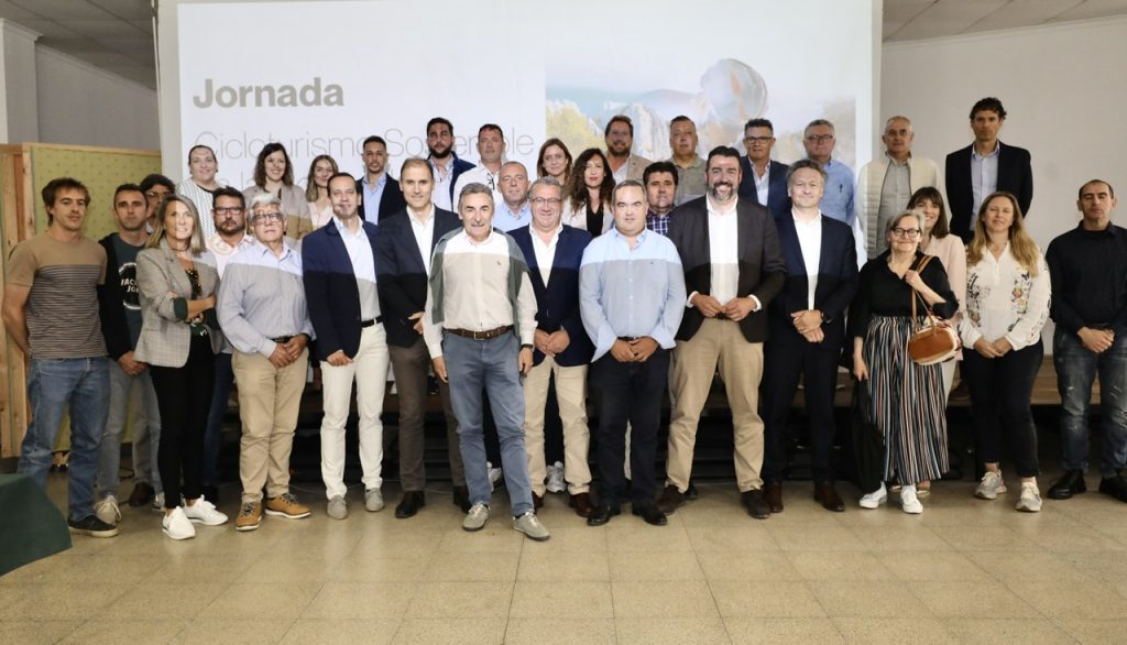 Toni Pérez impulsa una mesa permanente para potenciar el cicloturismo sostenible en la Costa Blanca