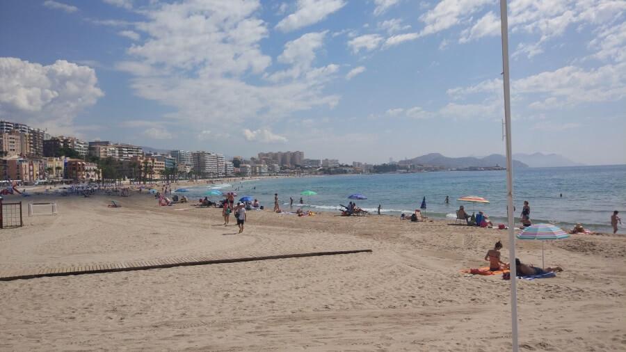 Villajoyosa revalida sus 6 Banderas Azules en 2026 y lidera la calidad de playas en la Marina Baixa 1