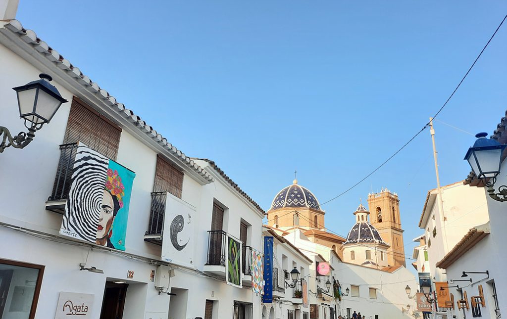 Balconades 2026, Altea Cultura, Balconades Altea, exposición balcones Altea, arte en Altea, Casa de Cultura Altea, agenda cultural Altea, exposiciones Alicante, turismo cultural Altea, Pepa Victoria Pérez