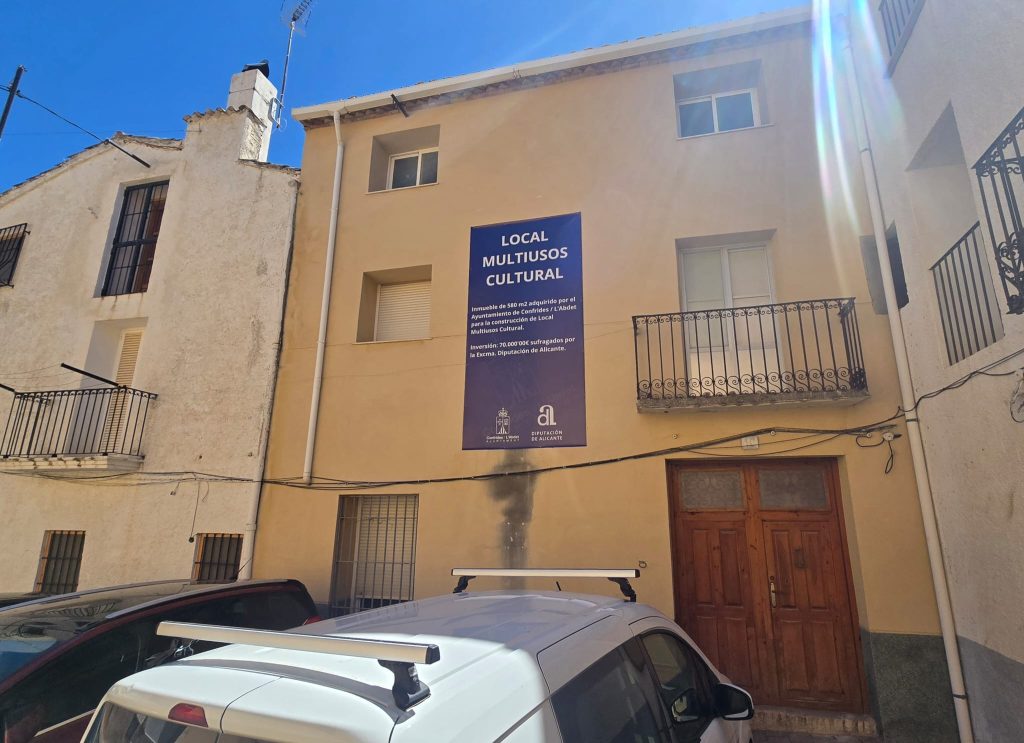 Confrides aprueba la instalación de un ascensor en el Centro Cultural para mejorar la accesibilidad