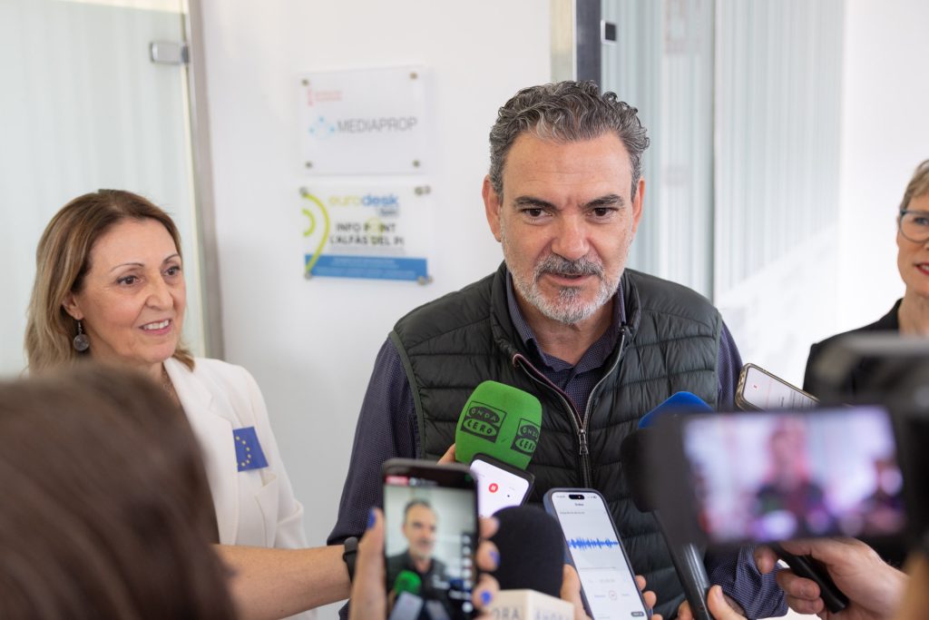 L’Alfàs del Pi abre un punto Eurodesk para acercar los programas europeos a la juventud de toda la comarca